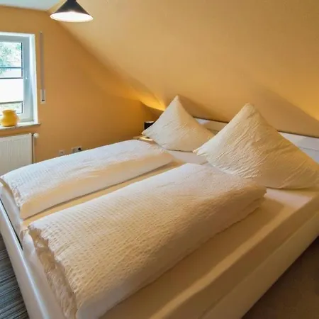 Feriehus Ferienhaus-waterkant-bis-6-personen-mit-garten *
