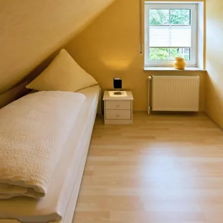 Ferienhaus-waterkant-bis-6-personen-mit-garten Dom wakacyjny *