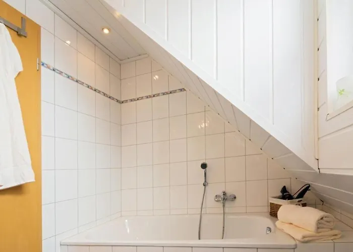 Ferienhaus-waterkant-bis-6-personen-mit-garten * Norddeich (Norden)