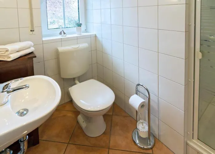 Ferienhaus-waterkant-bis-6-personen-mit-garten