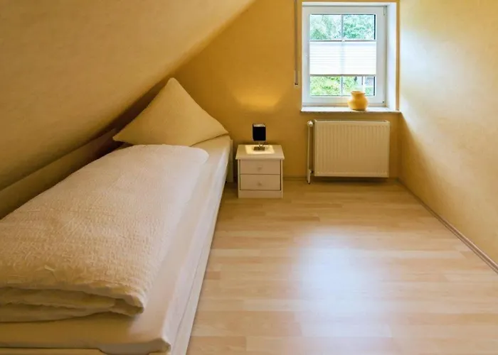 Ferienhaus-waterkant-bis-6-personen-mit-garten Feriehus *